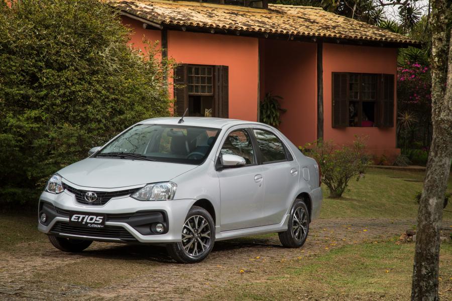  Toyota Etios Platinum Sedan 2016 года  (LA) (фото 9 из 10)